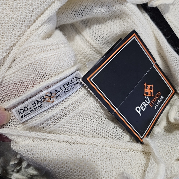 NWT Pure Alpaca Luxury Shawl From PERU - Picture 6 of 6